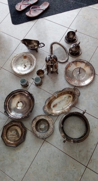 Assorted silverware 