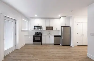 Studio Unit available for Jan 1, 2026. This is a sublet until May 1st with the possibility to extend...