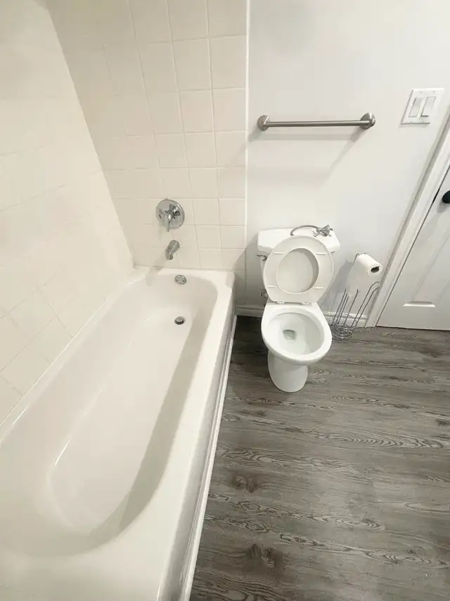 Charming 3-Bedroom House for Rent at 866 Robinson – Move-In July