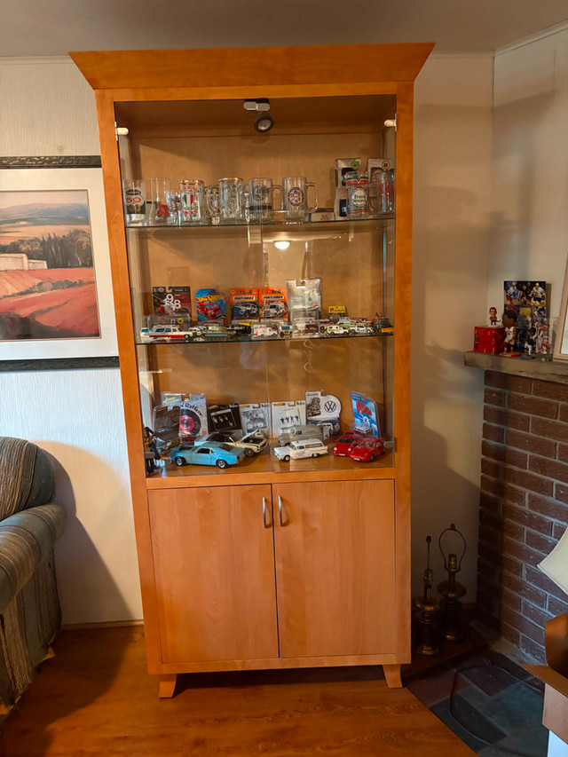 Wooden Display Cabinet in Hutches & Display Cabinets in City of Toronto - Image 4