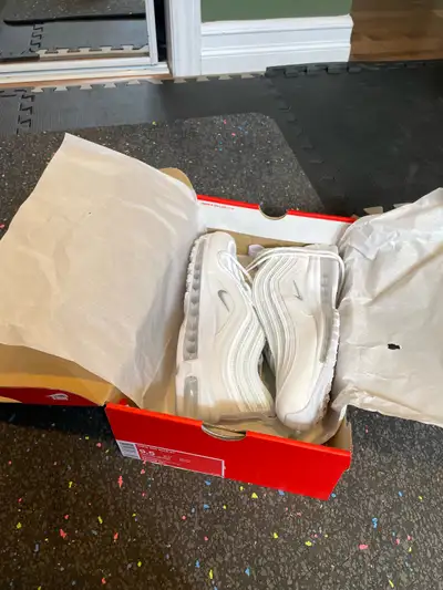 Nike Air Max ‘97 all whites Men’s size 9.5 Brand new, Never worn still in box
