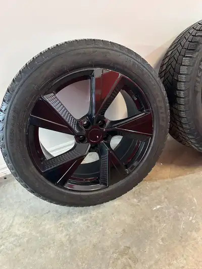 Set of 4 winter tires and rims. 19" RWC rims with Michelin X-Ice 235/50 R from a 2023 Volvo XC40. Us...