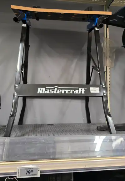 Établi de travail pliant de marque Mastercraft. Très pratique pour les petits espaces, robuste et fa...
