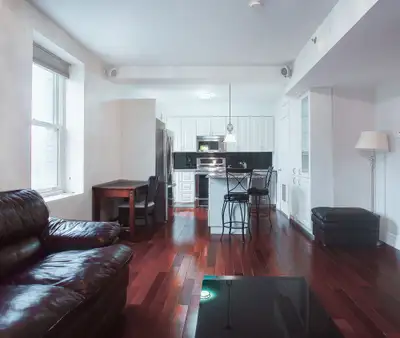 Downtown Montreal Luxury: Stunning 1-bedroom condo for rent in the historic LE BROADWAY building (5t...
