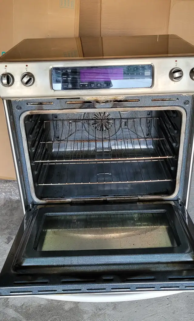 Kitchenaid range in Stoves, Ovens & Ranges in Markham / York Region - Image 4