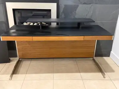 Bureau design BDI Sequel 6051 – noyer naturel – très bon état, View more