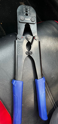 Wire rope crimping tool
