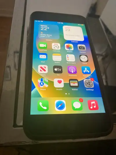 Works, no issues Unlocked Back screen cracked but comes with cases