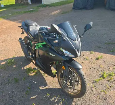 For sale 2023 Venom r22x Max, a sporty, eye-catching ride in good condition. Unused over wintertime...