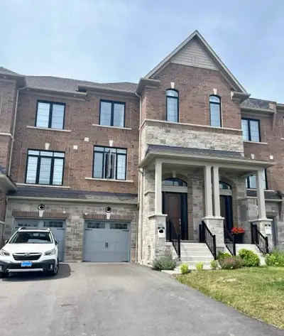 Beautiful New furnished townhouse for short term rent (1-12 months). 3 Parking space ,3 +1 bedrooms....
