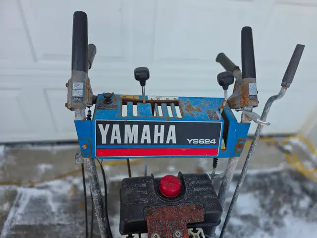 Yamaha YS624 Snowblower With Rubber Tracks Similar To The Honda in Snowblowers in Windsor Region - Image 10