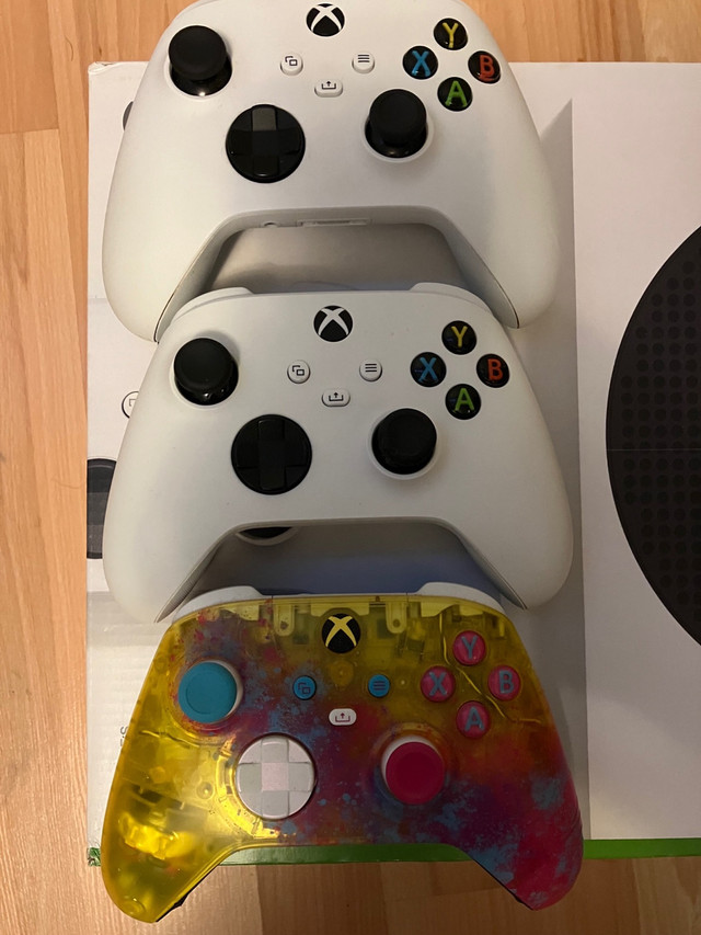 Selling XBOX Series S  in Xbox Series X & S in Mississauga / Peel Region
