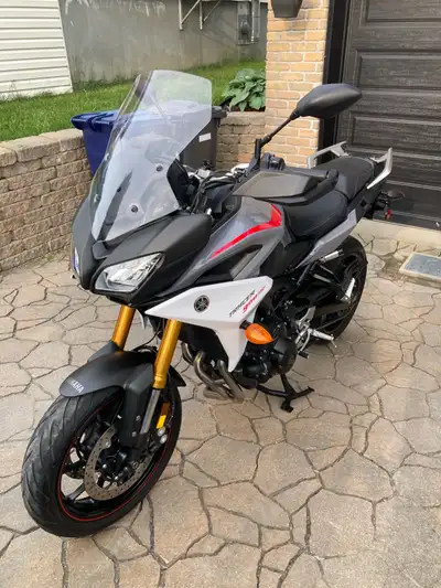 À vendre: Yamaha Tracer GT 900cc 2019. 3 cylindres DOHC, fuel injection, 115 HP. 10,030km. Freins AB...