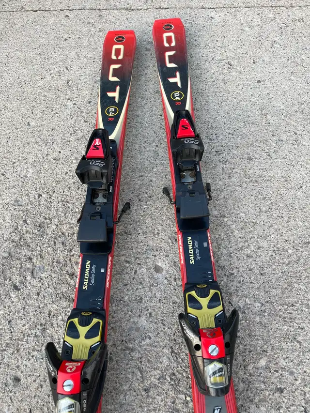 Rossignol Cut 10.4 Skis with Salomon Bindings in Ski in Markham / York Region - Image 2