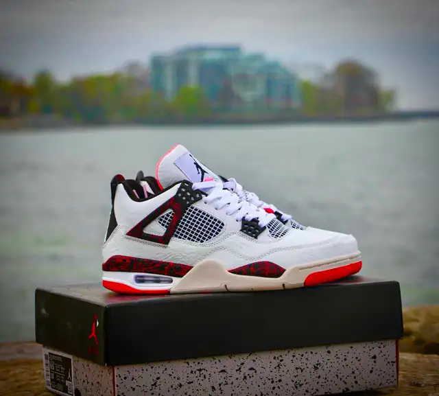Air Jordan 4 shoes in Men's Shoes in Oakville / Halton Region - Image 3