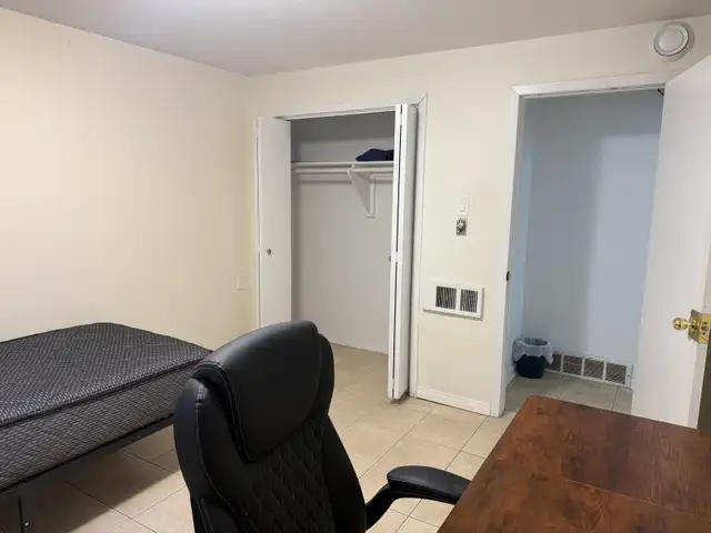 room for rent  in Short Term Rentals in Kitchener / Waterloo - Image 3