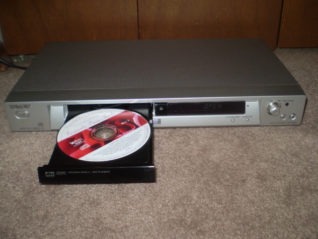 SONY CD/DVD PLAYER DVP-N S415 / WITH REMOTE in Video & TV Accessories in Thunder Bay