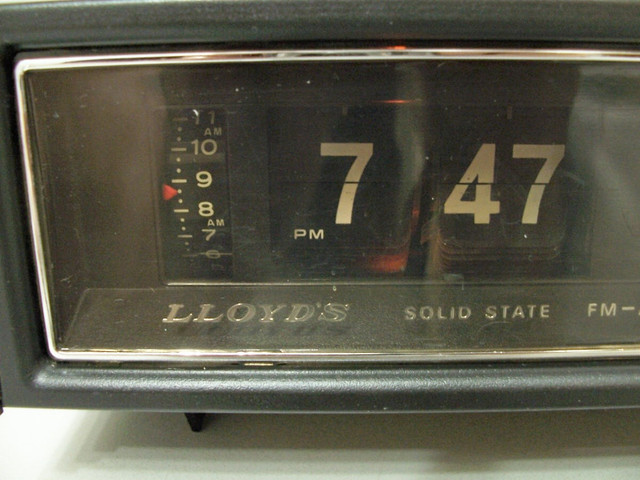 Flip clock réveil matin vintage LLOYDS dans Art et objets de collection  à Laval/Rive Nord - Image 3
