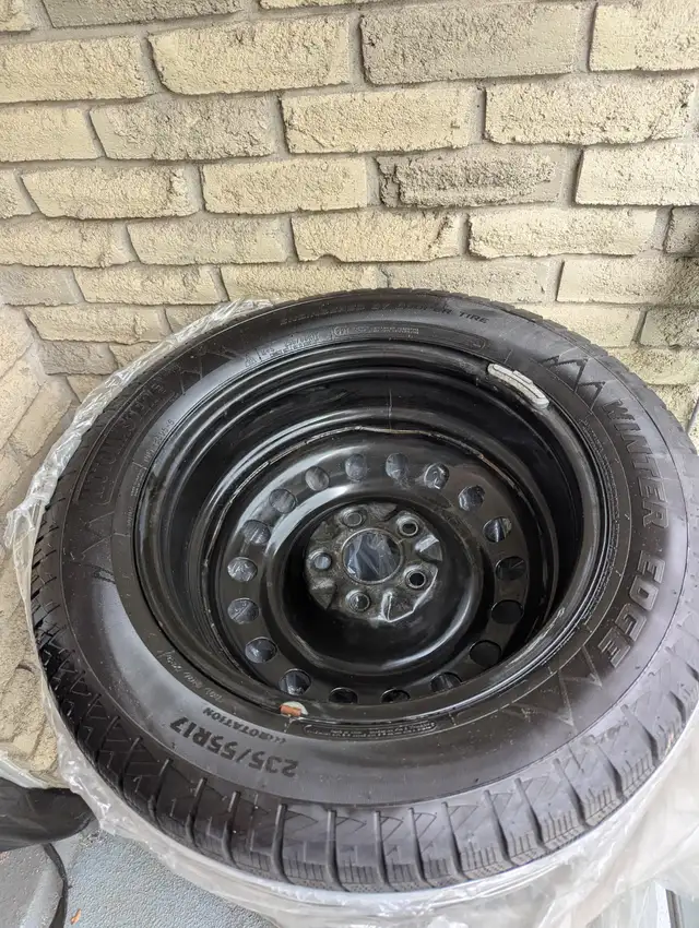 17 inch 5 hole pattern Chev 17 inch 235 55R17. 1 seasoning used in Tires & Rims in Kitchener / Waterloo - Image 4
