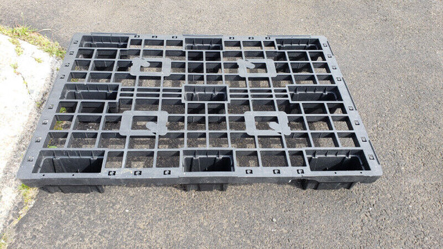 Plastic Pallets in Other Business & Industrial in Yarmouth