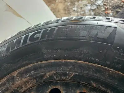 225/65R17 Michelin winter tires. This tire set of four From SUV 2021 Subaru Outback. This set will f...