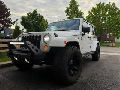 2018 Jeep Wrangler JK Unlimited Sahara – White, Clean, Upgraded, 184,000 km Selling my well-maintain...