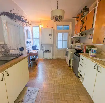CChambre meublée à louer – 925 $ / mois – Village, Montréal ️ 5½ en colocation – 1 mois renouvelable...