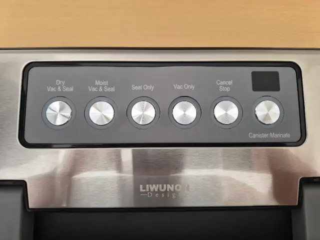 Liwunon Vacuum Sealer in Processors, Blenders & Juicers in Mississauga / Peel Region - Image 3