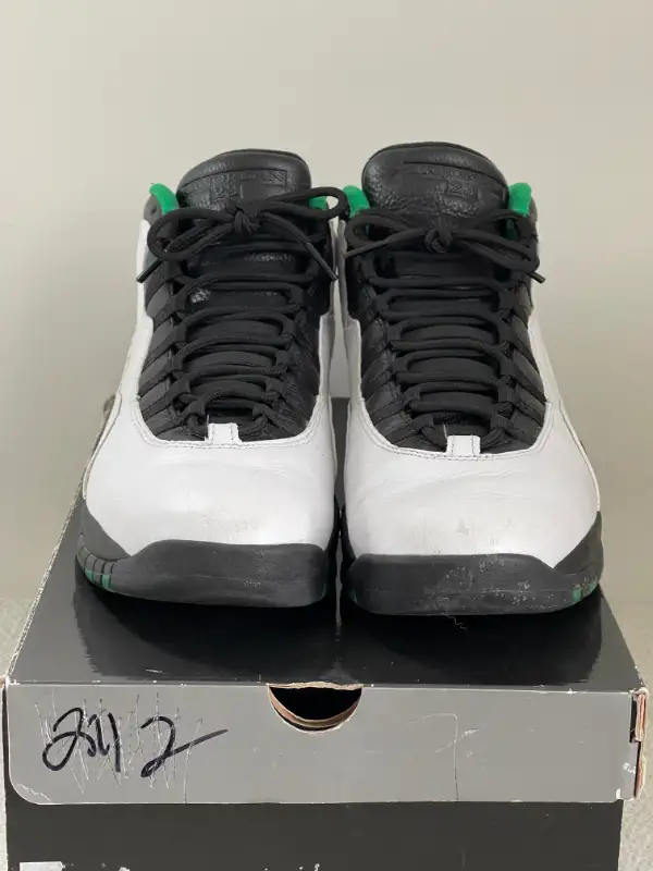 Air Jordan 10 Seattle size 10.5 in Men's Shoes in City of Toronto - Image 3