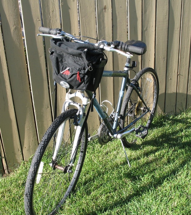 Bicycle *ADVENTURE IRON HORSE* 18 Sp. Mans Large Excellent Cond Road