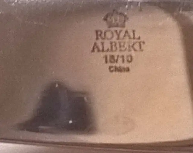 Royal Albert Old Country Roses (stnls,go Acnt) flat handle Knife in Arts & Collectibles in Oshawa / Durham Region - Image 5