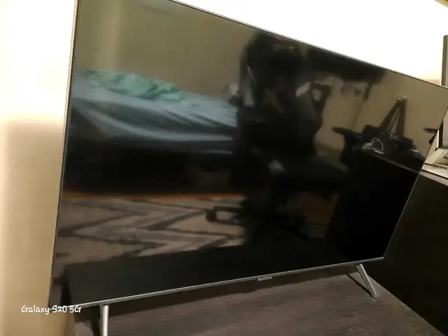 Samsung 43" Smart TV in TVs in City of Toronto - Image 3