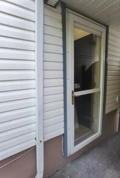 South End 1-Bedroom Apartment – All Inclusive, Fully Furnished, Available Now! $2000/month – All uti...