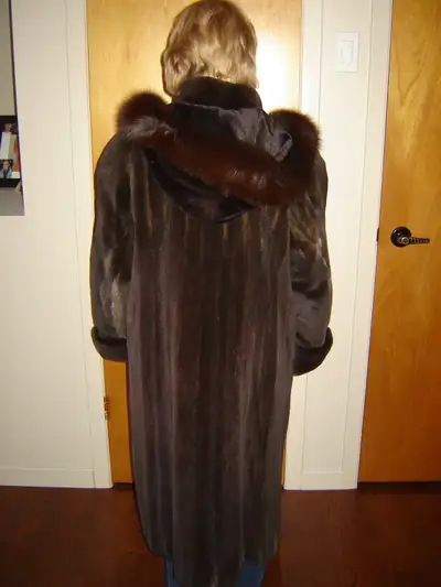 Manteau de Vison Raser avec Capuchon ( vraie Vison ), View more