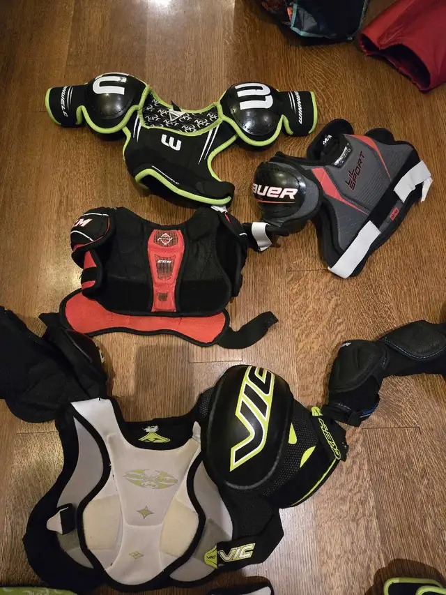 Kids hockey equipment in Hockey in City of Toronto - Image 4