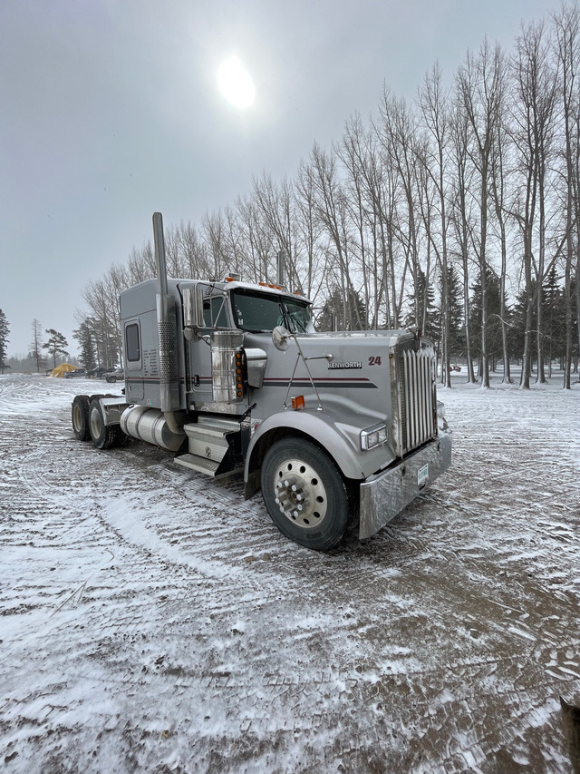 REDUCED!! KENWORTH W900L C15 CAT 6NZ 18 Spd LOW RISE in Heavy Trucks in Saskatoon