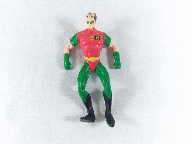 Vintage Kenner Total Justice 5" ROBIN Action Figure in Arts & Collectibles in Moncton - Image 2