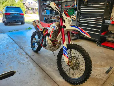 This is a 2018 Beta 300rr Race Edition. This is a an Ontario Blue-place motorcycle with an after mar...