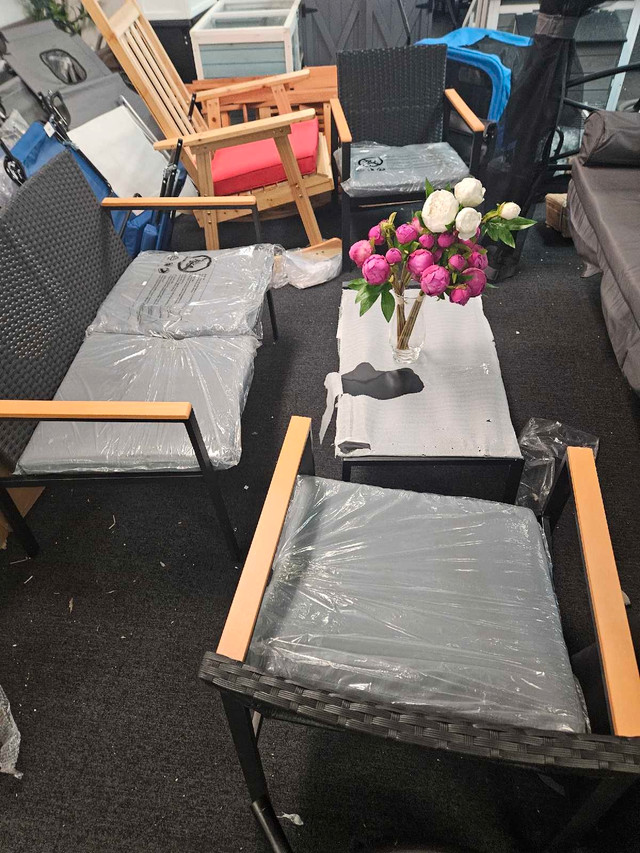 Only one set patio furniture set 4pc in Patio & Garden Furniture in Markham / York Region - Image 4