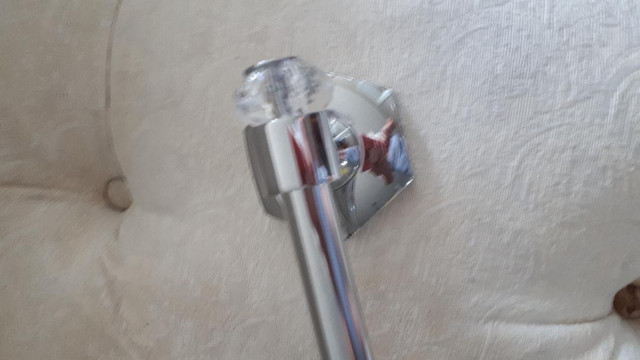 Crystal and stainless towel bar in Other in Dartmouth - Image 2