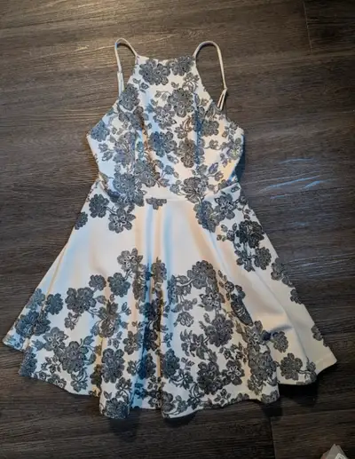 Size xs Excellent condition *Cash only *Pick up in Clarkson Mississauga