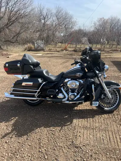 2010 Harley Davidson Ulster classic. New front tire new battery aftermarket exhaust. 96 inch. bike i...