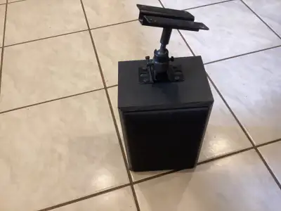 Surround speaker with ceiling mount from technics system , one only