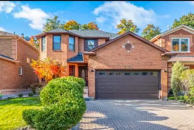 For girls - Upper floor room for rent in Mississauga