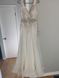 Brand New Ivory Wedding Dress (size 4)