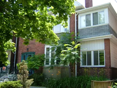 2 bedroom, with good sized living room, eat in kitchen with lots of cupboard space - fridge/stove. L...
