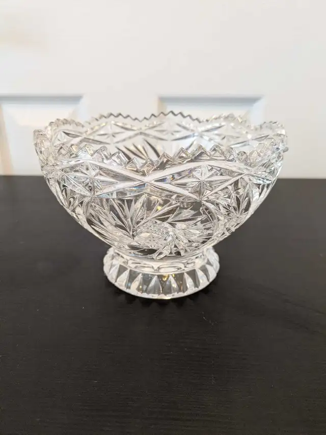 American Brilliant Period Pinwheel Cut Crystal Glass in Home Décor & Accents in Ottawa - Image 2