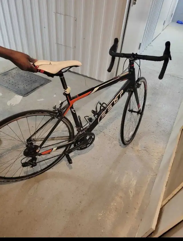 Felt Vélo de Route in Road in City of Montréal - Image 3