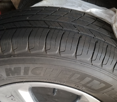 I have 4 Michelin All Season Tires 225 / 65R17. Under 1500 Km on the tires. They come without the ri...