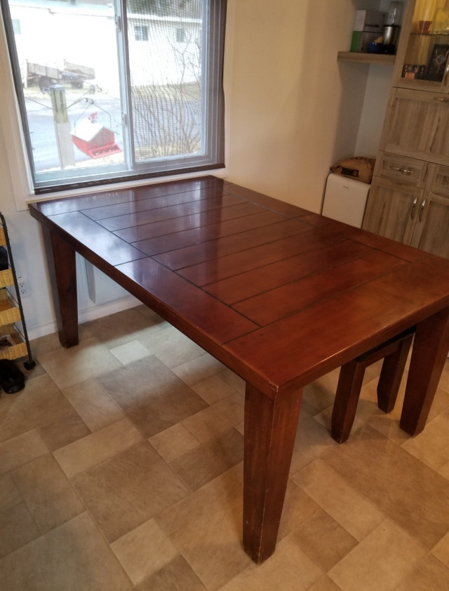 Table de salle à dîner  dans Mobilier de salle à manger et cuisine  à Longueuil/Rive Sud - Image 2